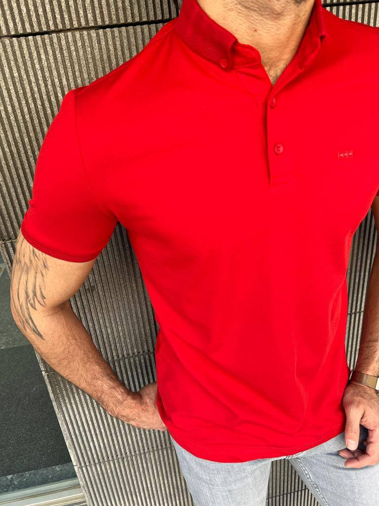 Червона футболка поло