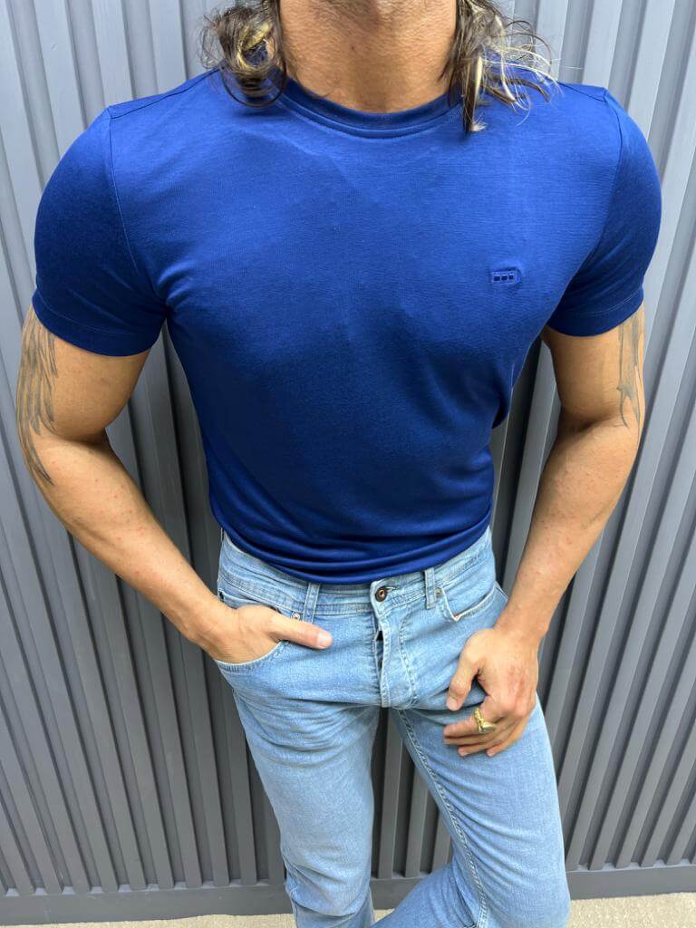 Königsblaues T-Shirt mit Rundhalsausschnitt