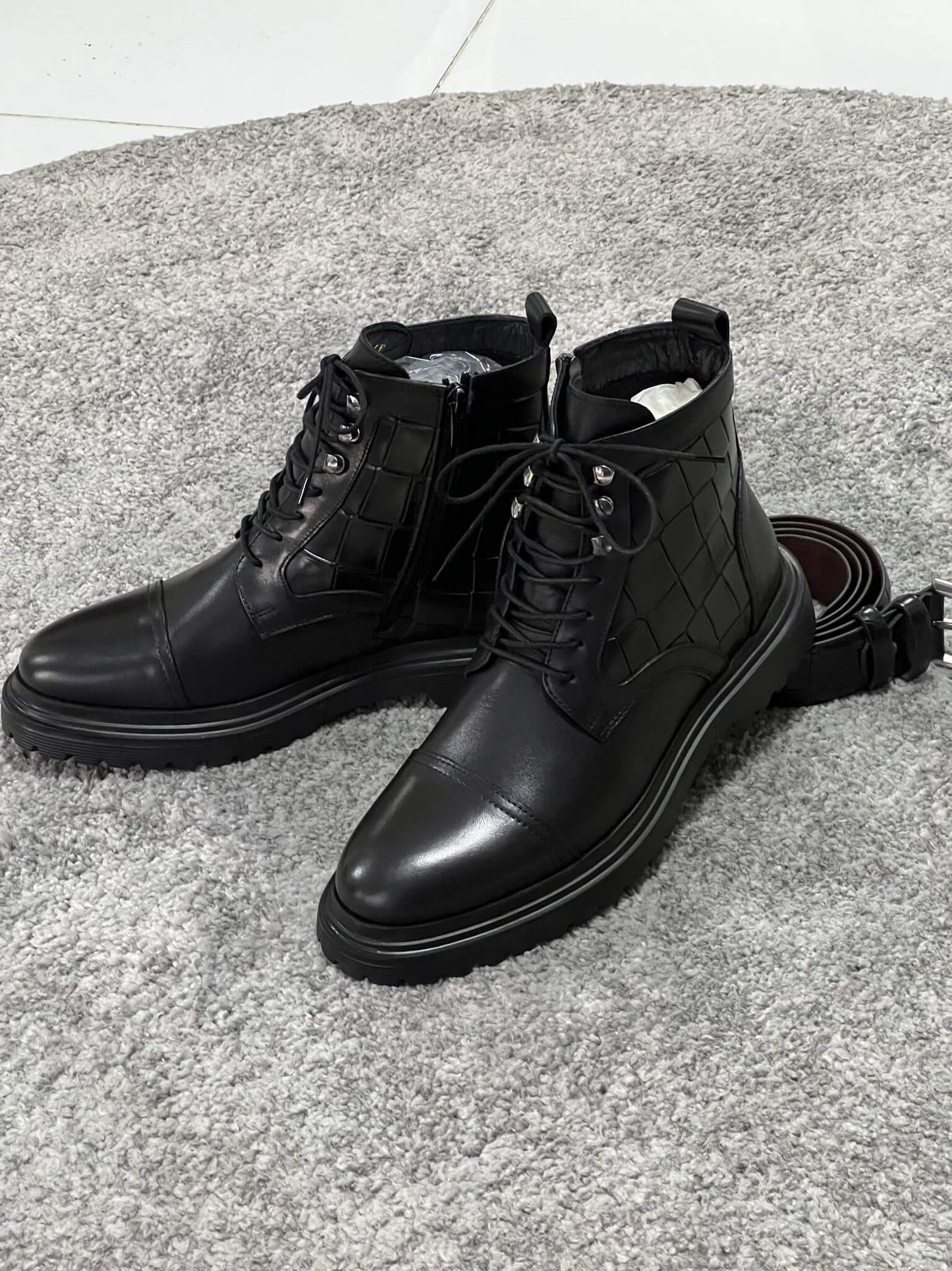 Черные ботинки с боковыми молниями