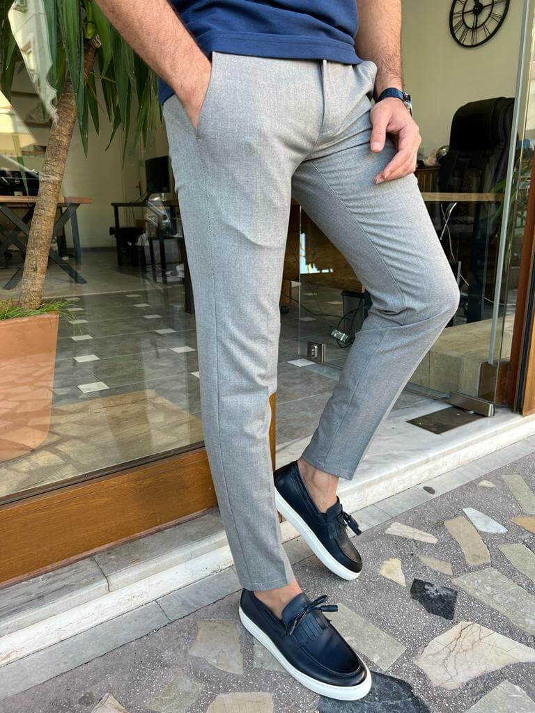 Slim fit gray trousers in breathable cotton fabric for all-day comfort