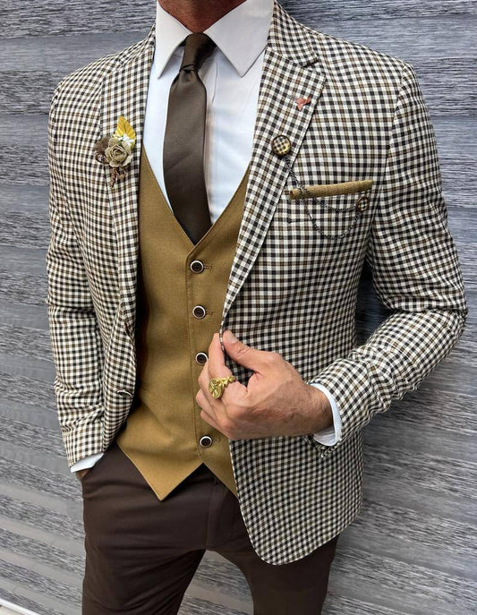 Schmal geschnittener karierter brauner Anzug