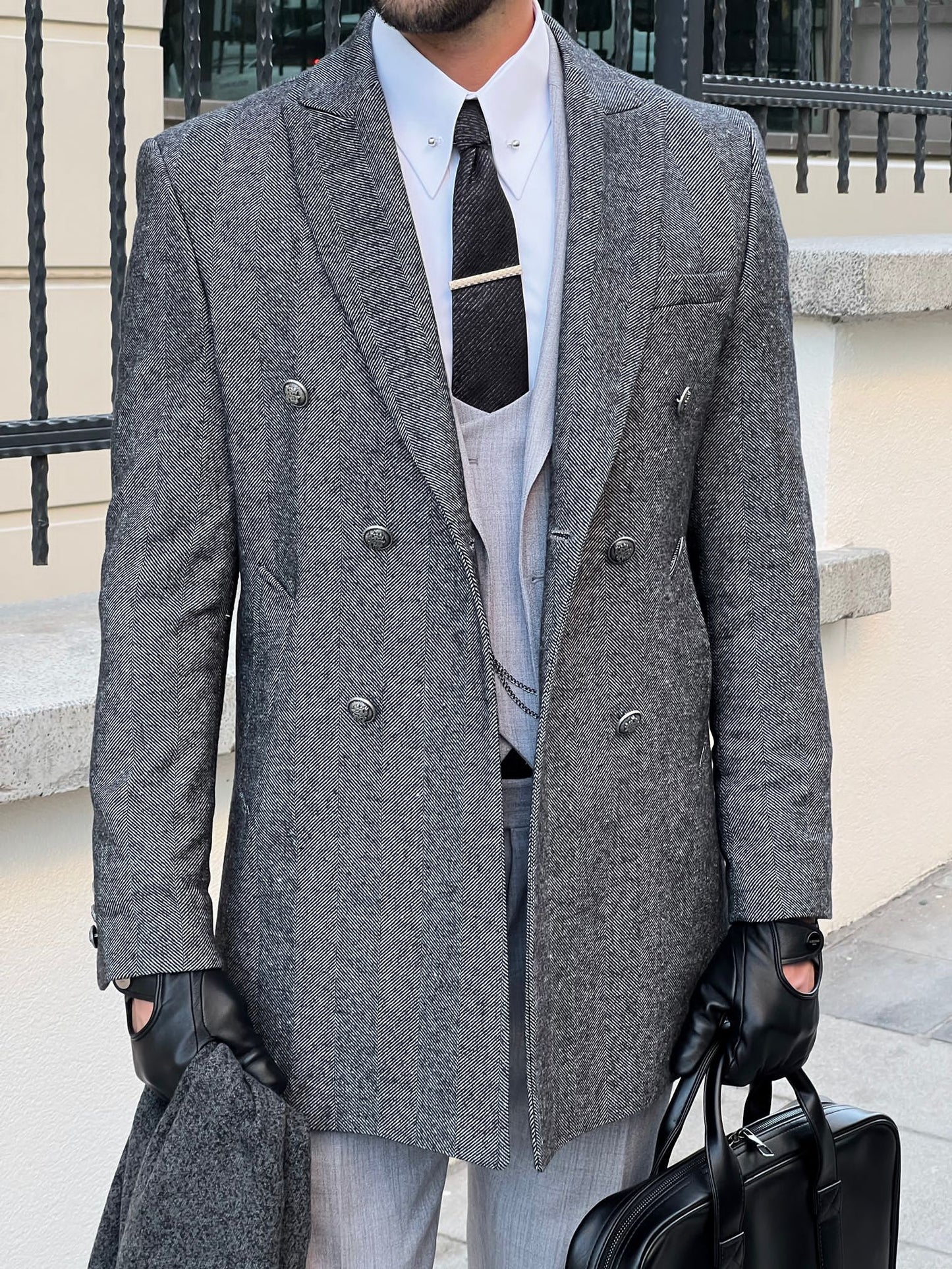Smoked double-breasted wool coat with a sophisticated style