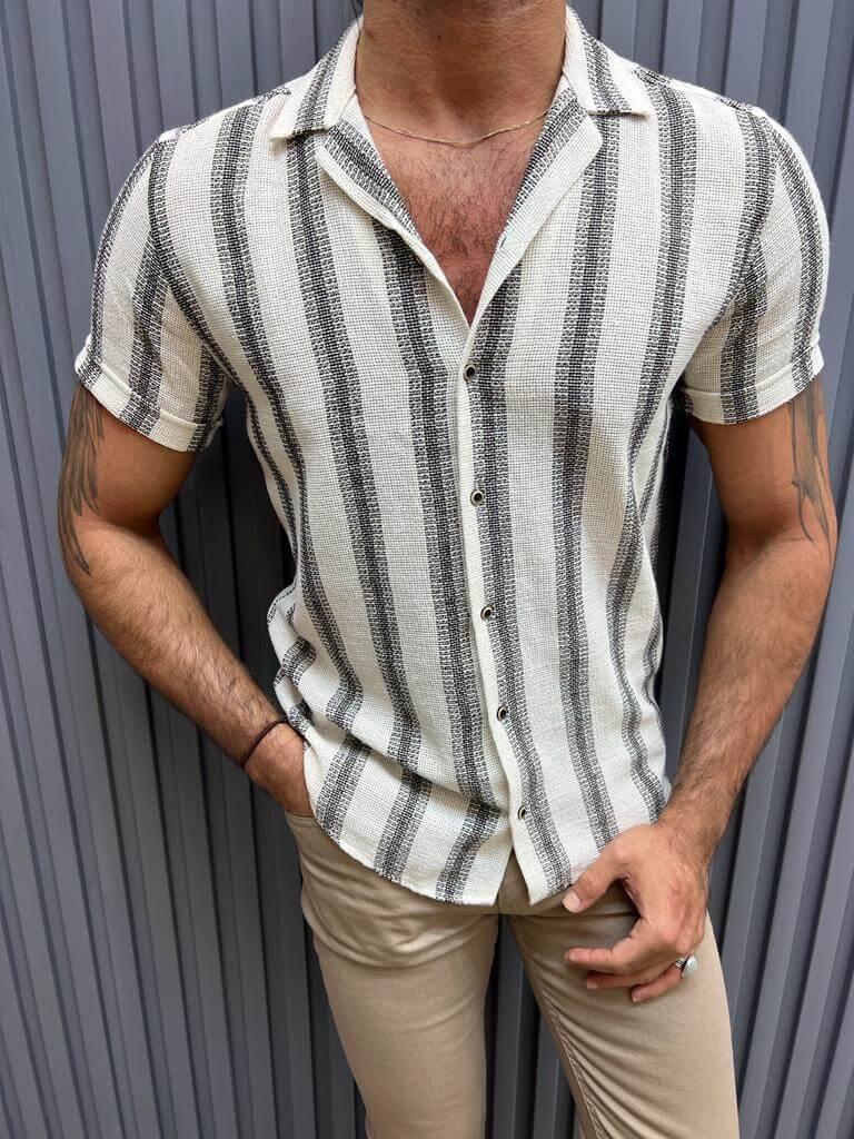 trendy striped shirt in beige, ideal for summer wear