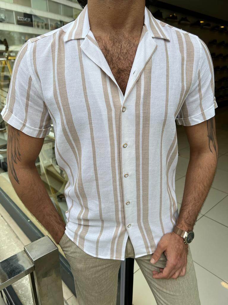 A camel shirtwith a touch of elegance from the striped velvet collar.