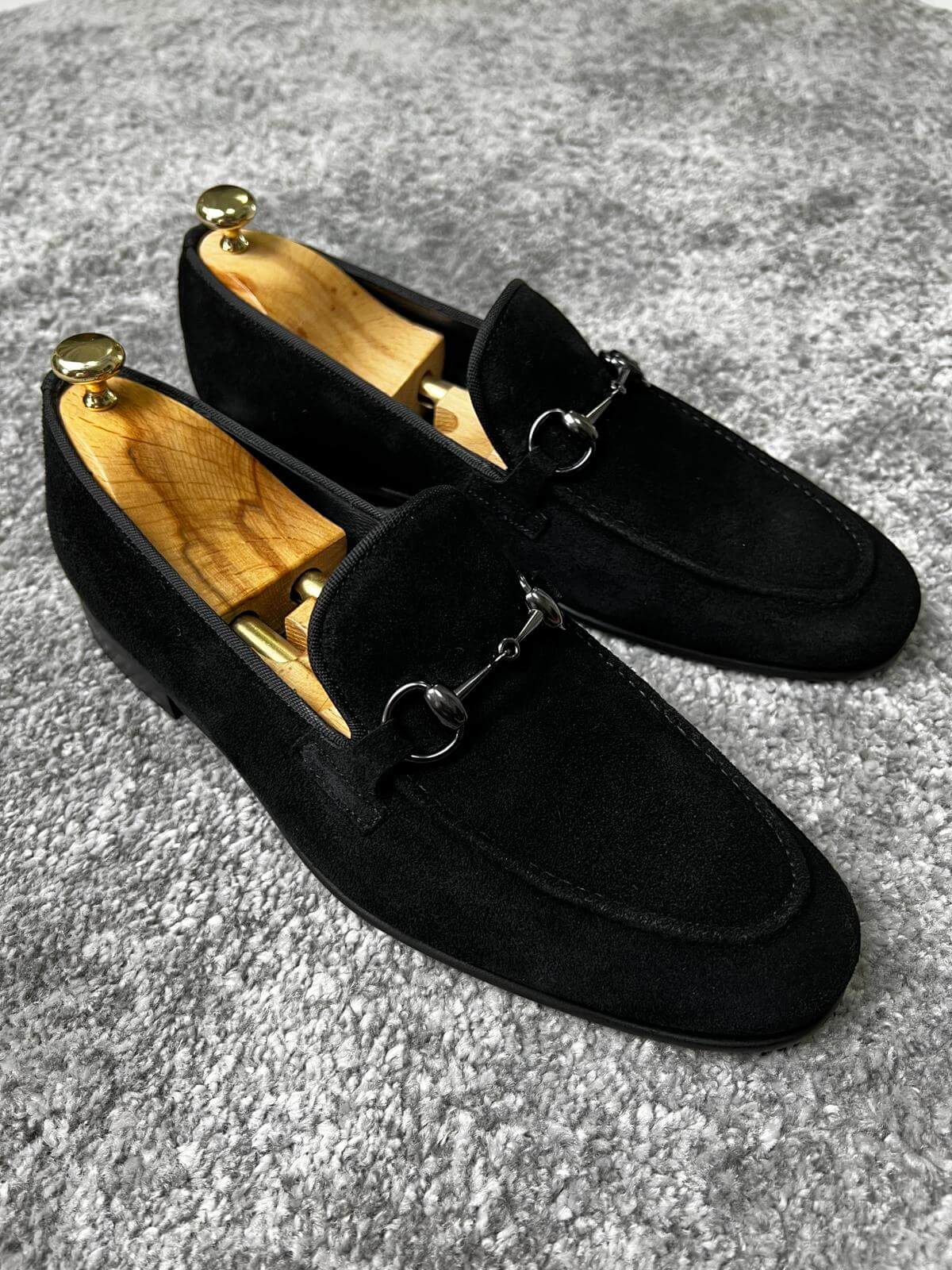 حذاء لوفر أسود من جلد الغزال