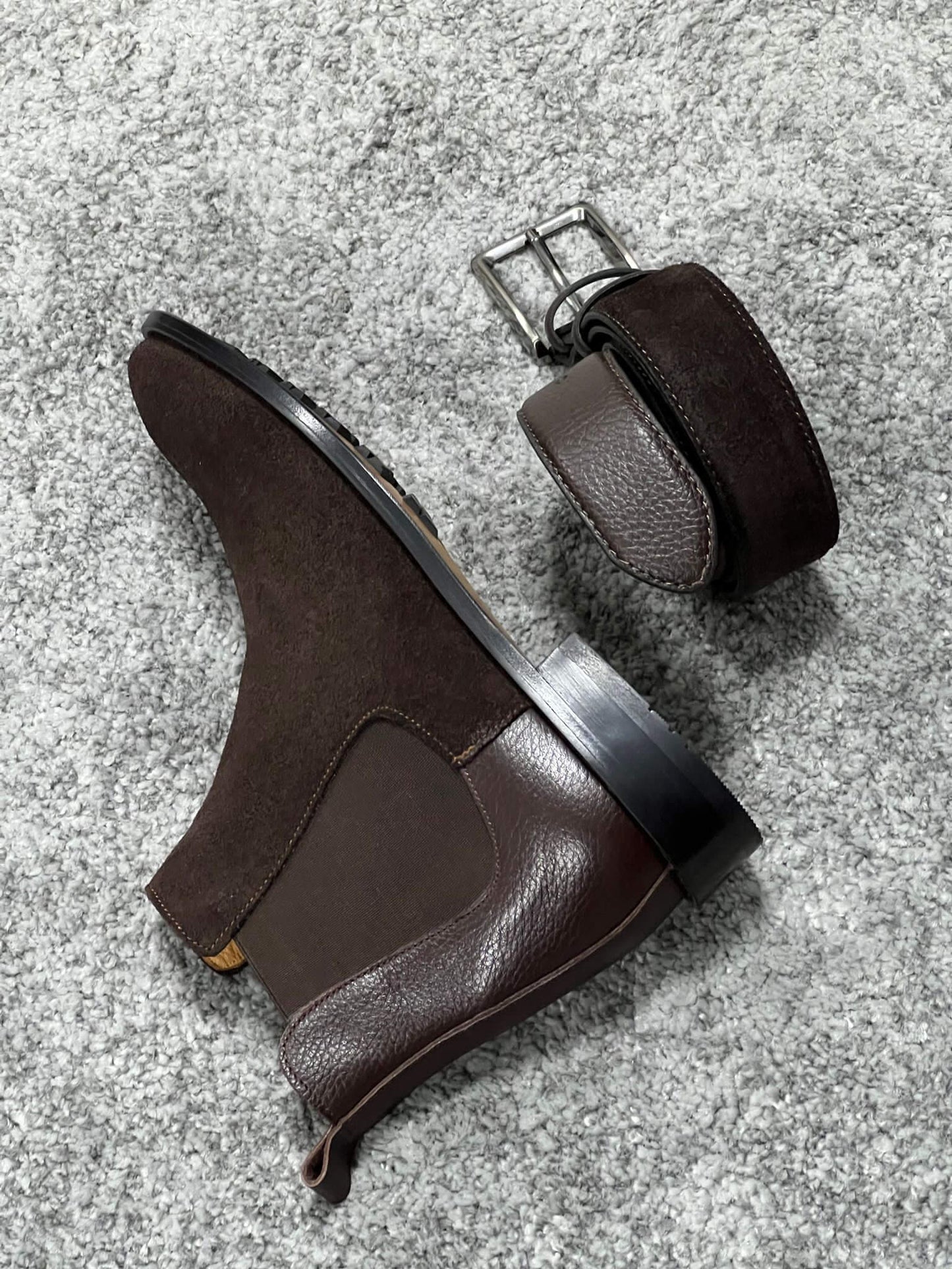 Замшевые коричневые ботинки челси