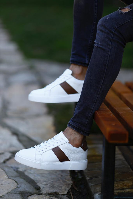 سفید اور بھورے سمارٹ آرام دہ جوتے