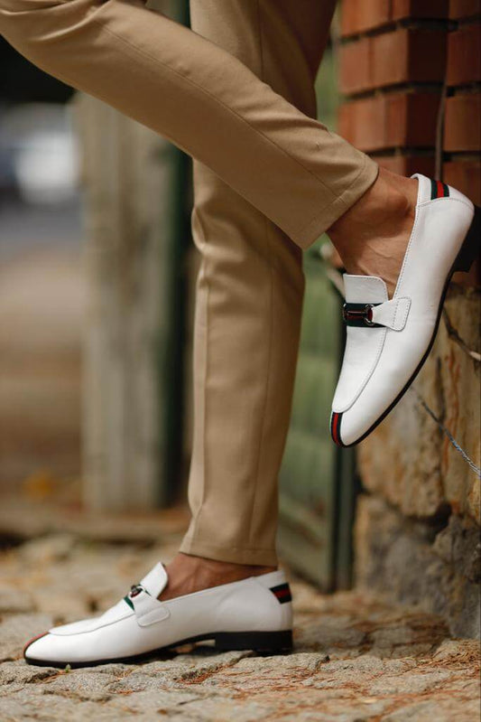 حذاء لوفر أبيض