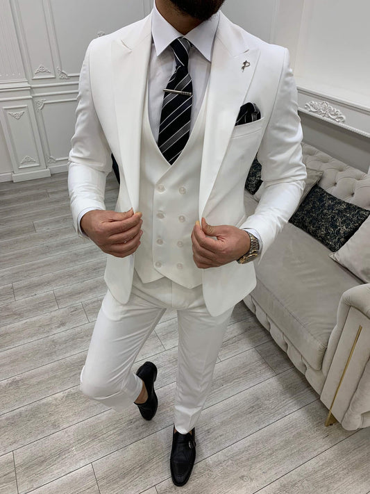 सफेद सूट