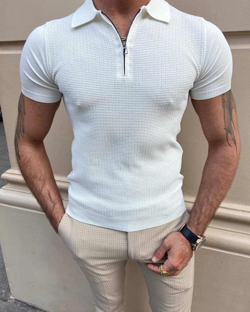 Camiseta polo branca com detalhe de zíper