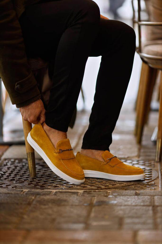 黄色麂皮休闲乐福鞋