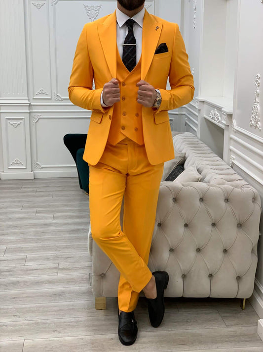 पीला सूट